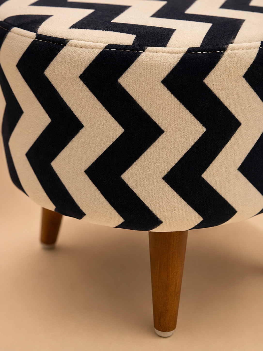 MONOKINS monochrome chevron print round ottoman